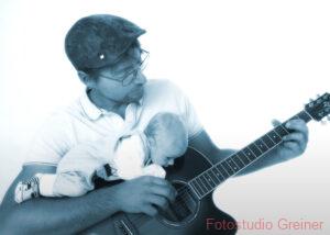 Porträt Gitarre Spielender Mann